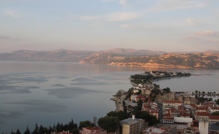 Yedi renkli Eğirdir Gölü’nde muhteşem manzara keyfi