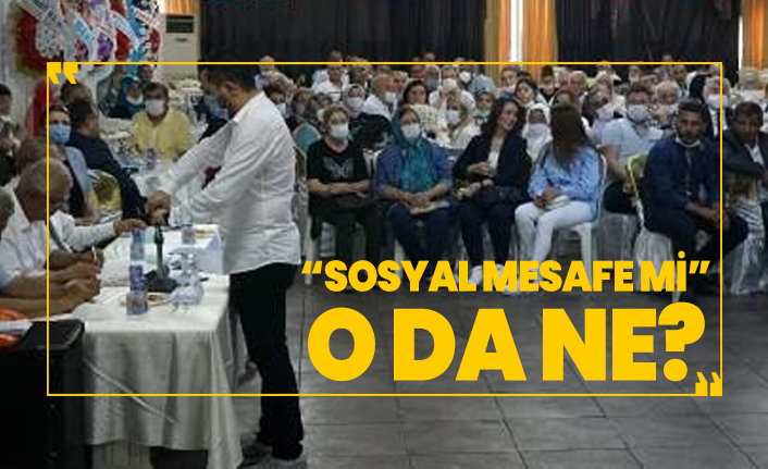 İYİ Parti kongresinde sosyal mesafe yok sayıldı
