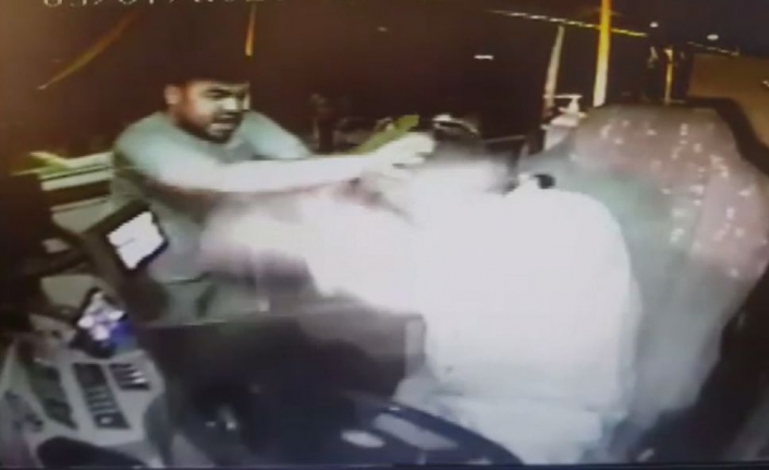 Maske takmadığı için otobüse alınmayınca şoförü darp etti!