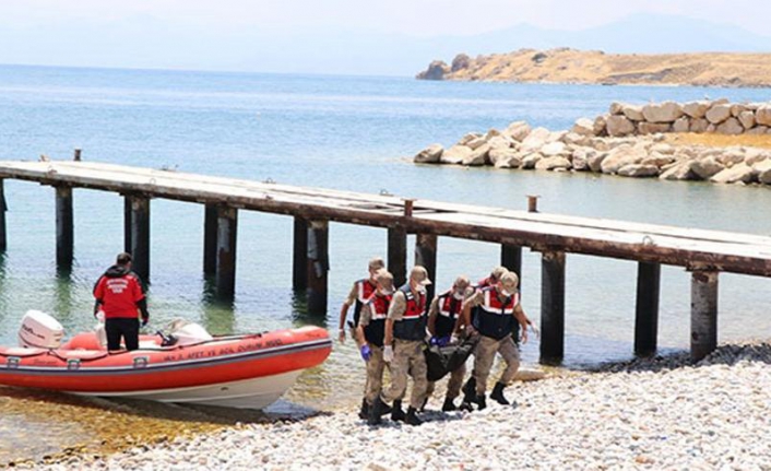 Van'da ölü sayısı 60'a yükseldi