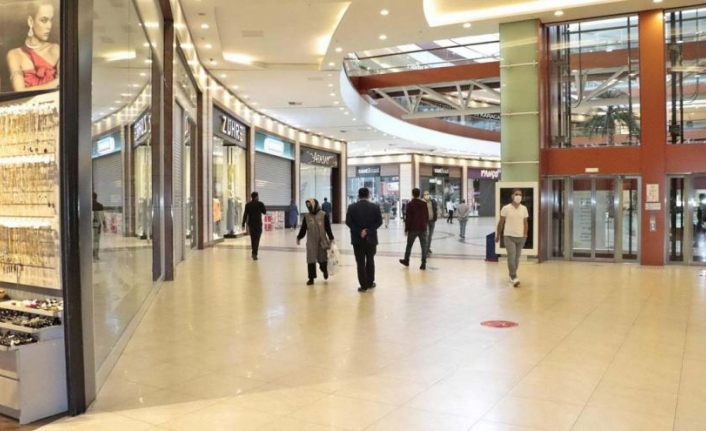 Markalar mağaza kapatmaya başladı