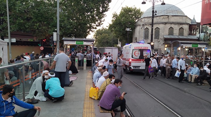 Ayasofya'ya Sabah namazı için gelenler içeri alınmadı