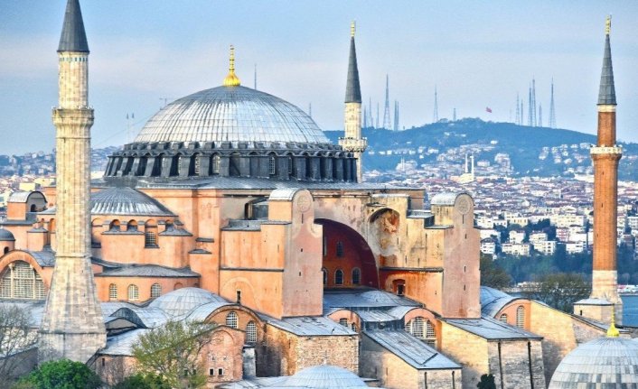 Arslan Bulut yazdı: Hepimiz Ayasofya'yı  konuşurken neler oldu?