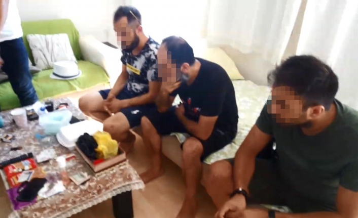 Bebek bezinin içerisinde 1 milyon liralık uyuşturucuya 8 tutuklama