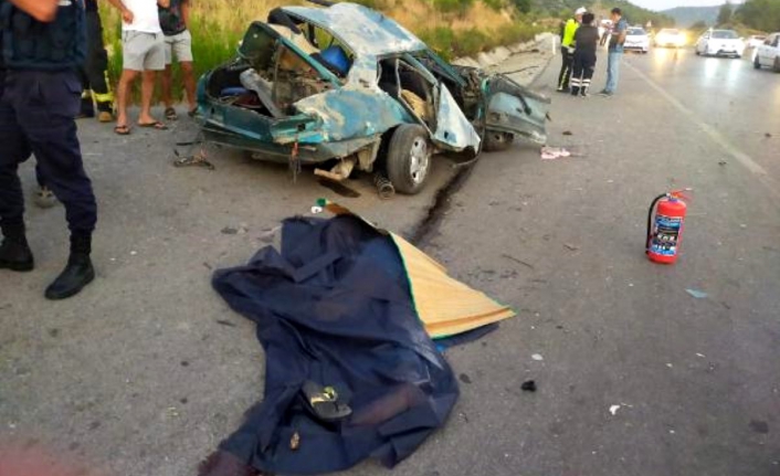 Muğla'da, lastiği patlayan otomobil takla attı: 3 ölü