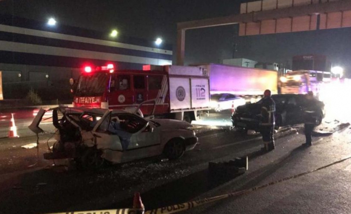Gebze'de iki otomobil çarpıştı: 3 ölü, 2 yaralı