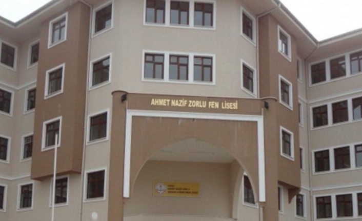 Maskesiz toplantı yaptı, okul kapatıldı