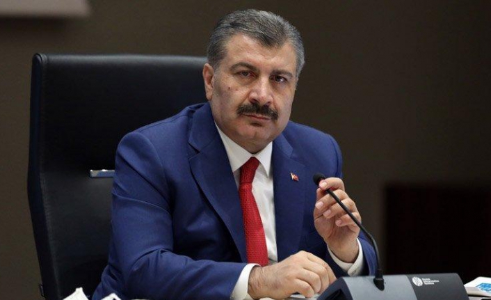 Fahrettin Koca açıklamalarda bulunuyor