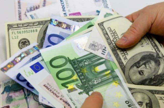 Piyasalarda Dolar, Euro ve Sterlin