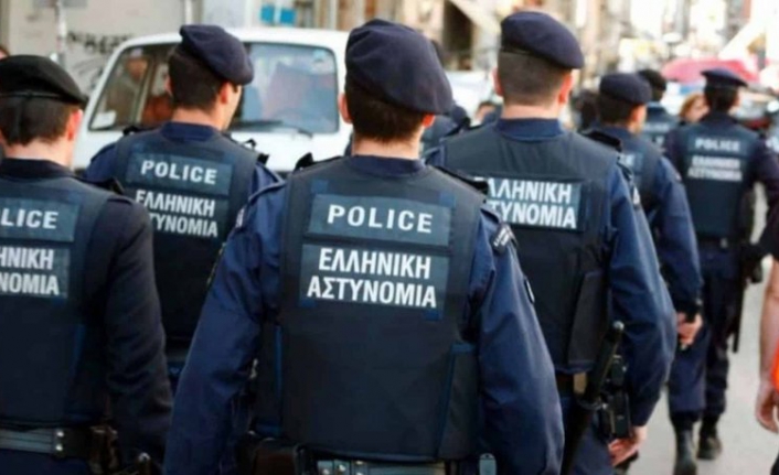 Yunanistan, Alman gazetecileri Meis'te gözaltına aldı!