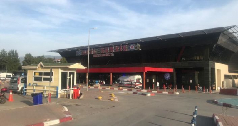 'Ege Üniversitesi'nde anestezi çalışanları karantinaya alındı, acil olmayan tüm ameliyatlar durduruldu'