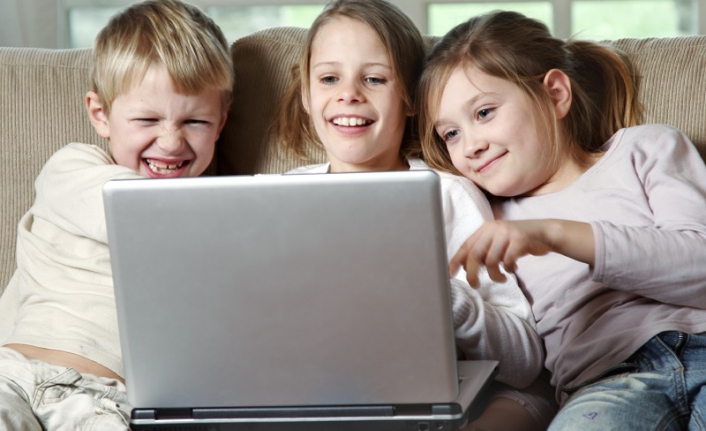 Eğitimin aksamaması için 800 bin ücretsiz laptop dağıtacaklar!