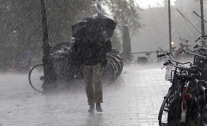 Meteoroloji il il uyardı! Sağanak yağış fena vuracak
