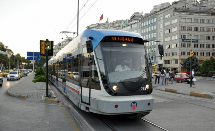İstanbul’da tramvay ile otobüs çarpıştı
