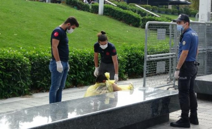 Taksim Meydanı’nda çırılçıplak kadın hastaneye kaldırıldı
