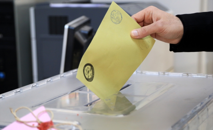 Seçimlerden önce hayatını kaybeden belediye başkanı yeniden seçildi