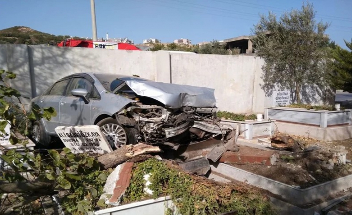Otomobili ile mezarlığa daldı!