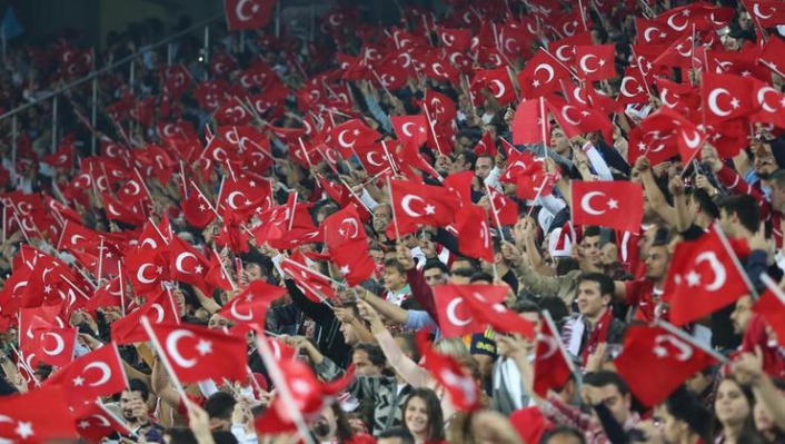 Taraftarlar stadyumlara geri dönüyor!