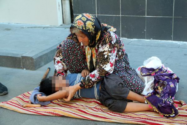Bir anneanne 5 yaşındaki torununa bunu yapar mı. Zabıtalar şaşkına döndü