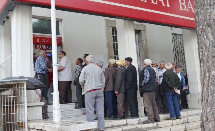 Emeklilerin yüzü gülmüyor