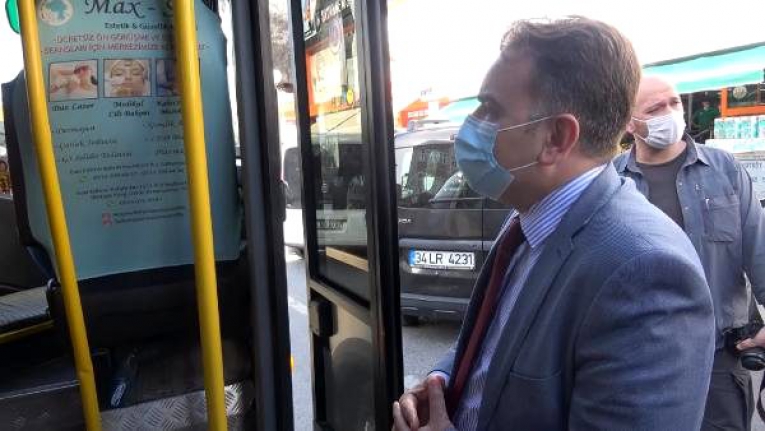Ayakta yolcu taşıyan minibüs sürücüsü, kaymakama yakalandı