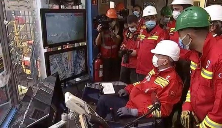 Cumhurbaşkanı Erdoğan Fatih Sondaj gemisinde açıklamalarda bulundu