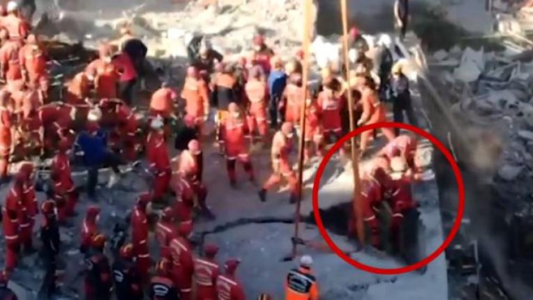 Enkaz çalışmalarında felaketin eşiğinden dönüldü!