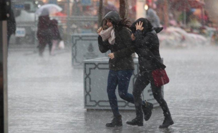Yağmur ve fırtına yurdu sardı!