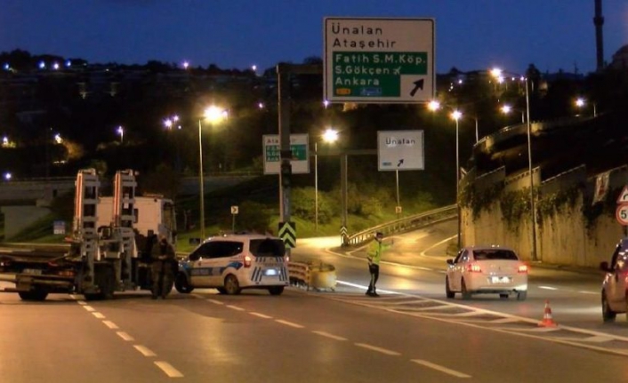 İstanbul'da yollar trafiğe kapandı