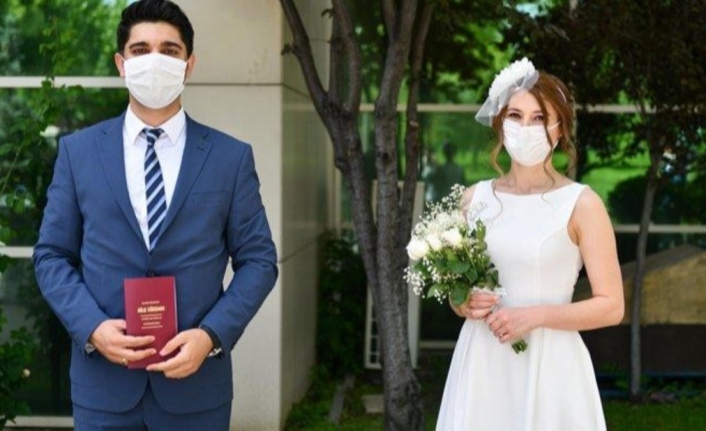 Evlenenlere kötü haber! Düğünler için yeni koronavirüs yasağının detayları belli oldu