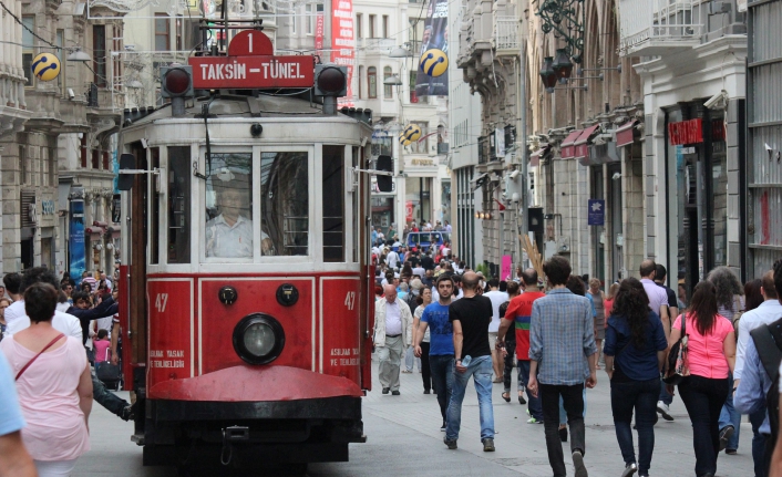 Dünyanın en işlek caddelerinden biri: İstiklal Caddesi