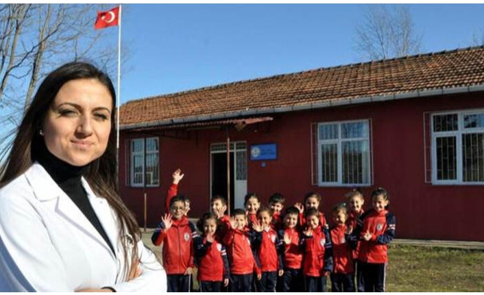 Önce ’Yılın mesleğinde fark yaratan öğretmeni’ şimdi de dünyanın en iyi 50 öğretmeninden biri seçildi