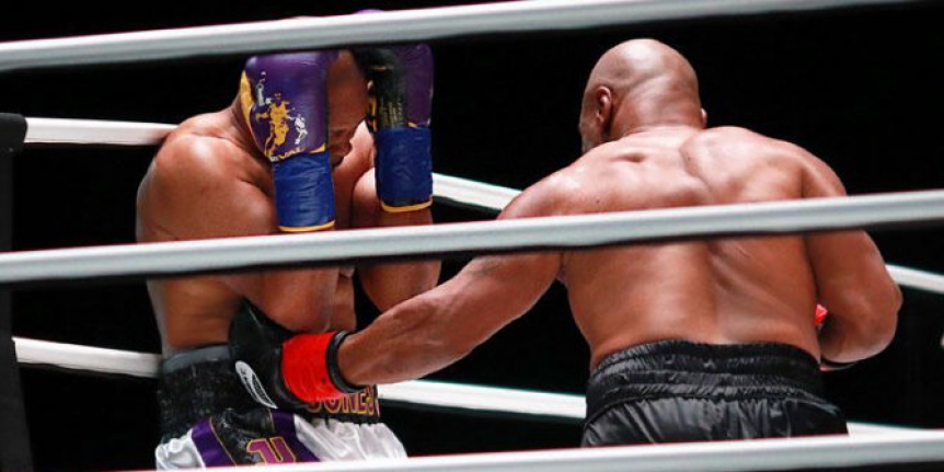 Mike Tyson gösteri maçıyla ringlere döndü