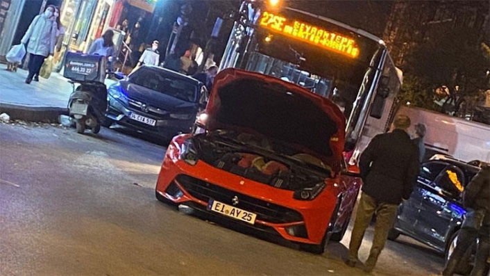 5 milyon lira değerinde olan Ferrari'ye  100 bin liralık otomobilden akü takviyesi