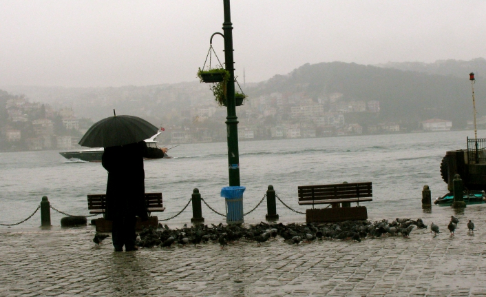 Meteoroloji 5 bölgeyi sel, su baskını ve yıldırımlara karşı uyardı
