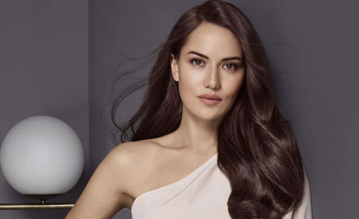 Fahriye Evcen eşi Burak Özçivit'le romantik anını paylaştı