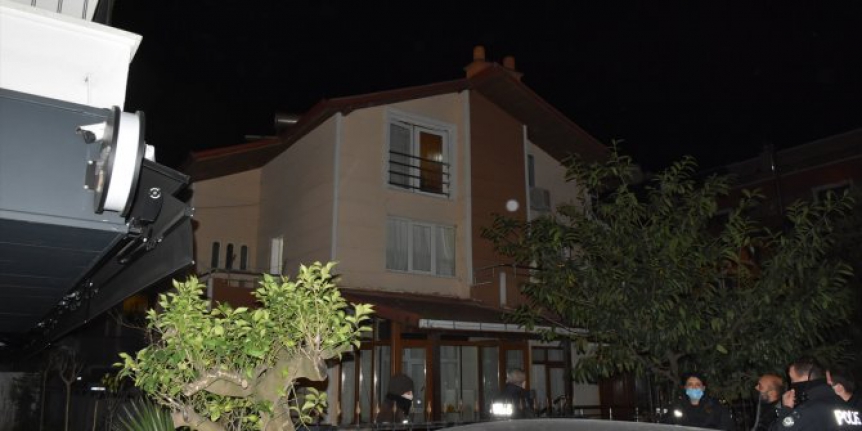 Kumar için tuttukları özel villada yakalandılar