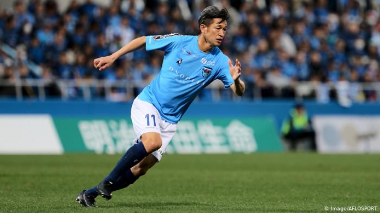 53 yaşındaki Japon futbolcunun sözleşmesi bir yıl daha uzatıldı!