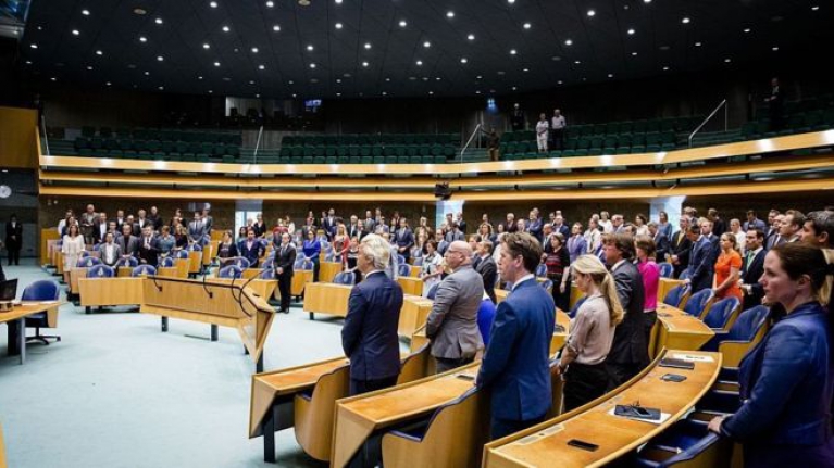 Hollanda hükümeti istifa etti!