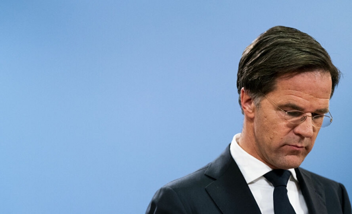 Hollanda'da yolsuzluk sonucu hükümet istifa etti!