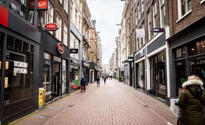 Hollanda'da ülke genelinde sokağa çıkma yasağı