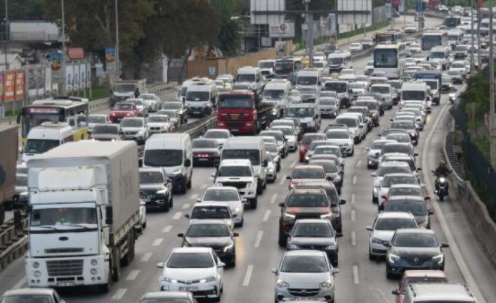 Sokağa çıkma kısıtlaması öncesi İstanbul'da trafik felç
