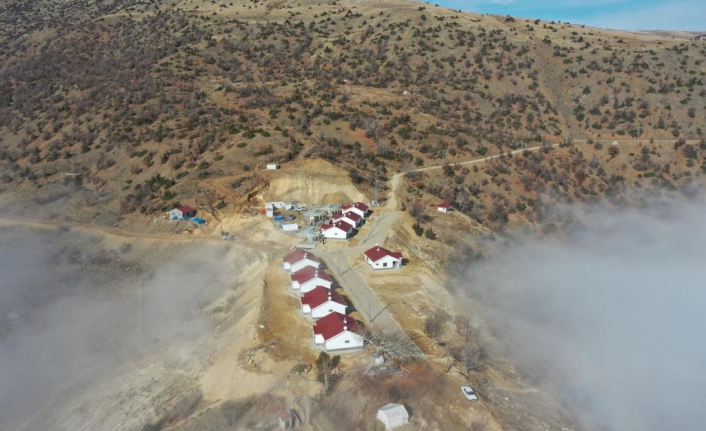 Malatya'da depremzedelerin yaraları sarılıyor