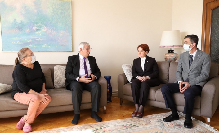 Meral Akşener Orhan Uğuroğlu'nu Evinde Ziyaret etti