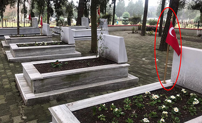 Çorlu Şehitliği'ndeki pirinç bayrak direkleri çalındı