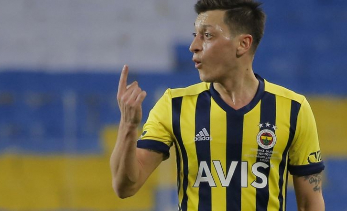 Mesut Özil sakatlandı!