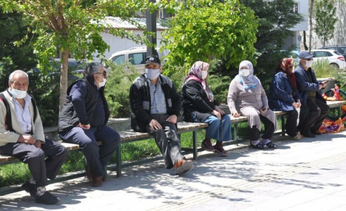 65 yaşına uygulama siyasilere de olsun