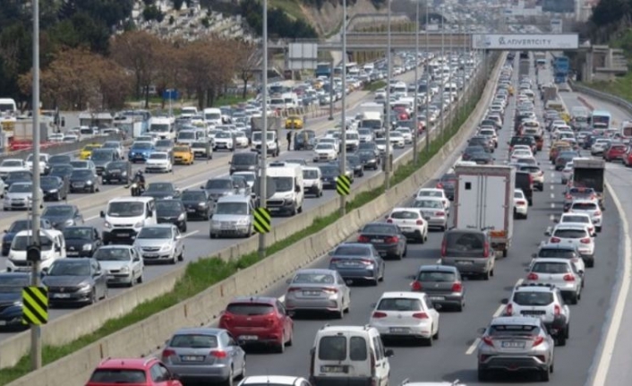 İstanbul'da kısıtlama öncesi trafik erken başladı