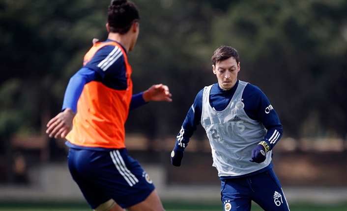 Mesut Özil antrenmanlara başladı