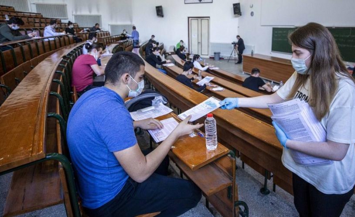 Sınav ücreti ailelerin belini büküyor